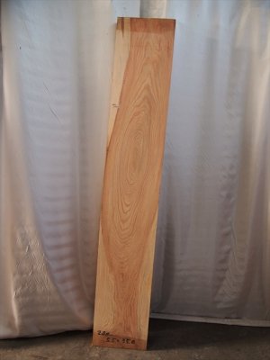 松（まつ）一枚板テーブル用がたくさん展示 埼玉県 木の店木楽
