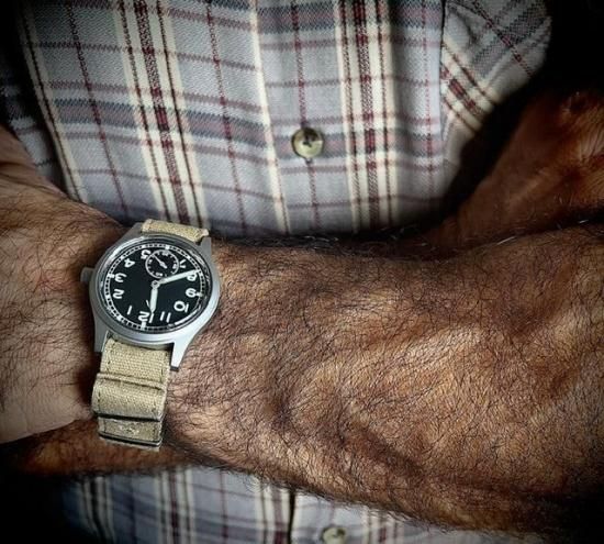 【1950年代頃】BASIS スイス製 ミリタリー風 ヴィンテージ 手巻き腕時計 1950年代頃】MAGNA スイス製 ミリタリー風 ヴィンテージ 手巻き腕時計