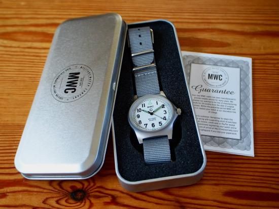 MWC時計 G10LM ホワイトダイアル ノンデイト モデル グレイストラップ