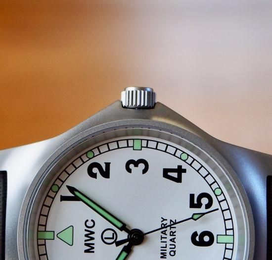 MWC時計 G10LM ホワイトダイアル ノンデイト モデル グレイストラップ