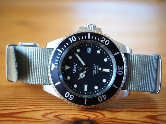 MWC時計/クォーツダイバーズ サブマリーナNATO(BLACK/GREY) MWCロゴ