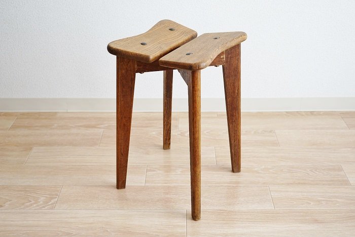 Stool Trefle Marcel Gascoin - album.  ミッドセンチュリーのデザインを中心に生活が楽しくなるテーブルウェアやインテリア雑貨を扱うセレクトショップ。Eames(イームズ)、Adam  Silverman(アダム・シルバーマン)、Peter Shire(ピーター・シャイヤー)、Heath Ceramics ...