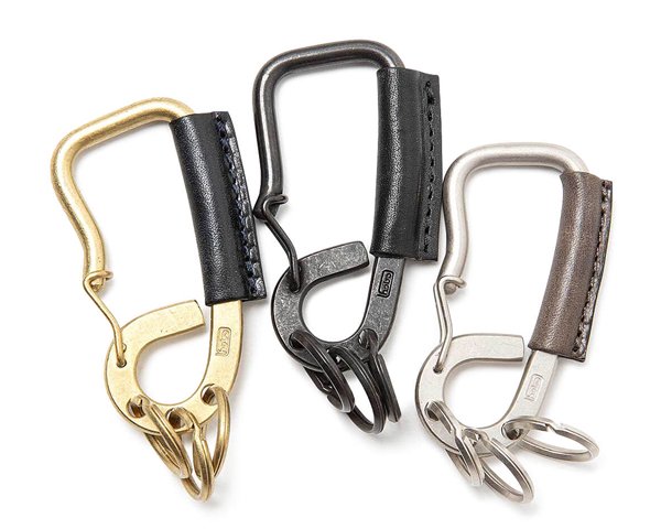 <img class='new_mark_img1' src='https://img.shop-pro.jp/img/new/icons50.gif' style='border:none;display:inline;margin:0px;padding:0px;width:auto;' />[hobo] BRASS CARABINER KEY RING with OILED COW LEATHER
