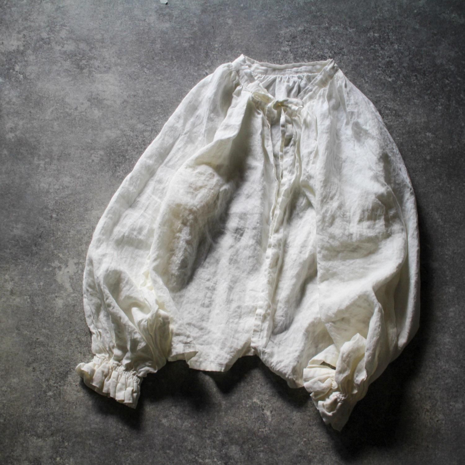 tsugumi – reversible airy blouse / white