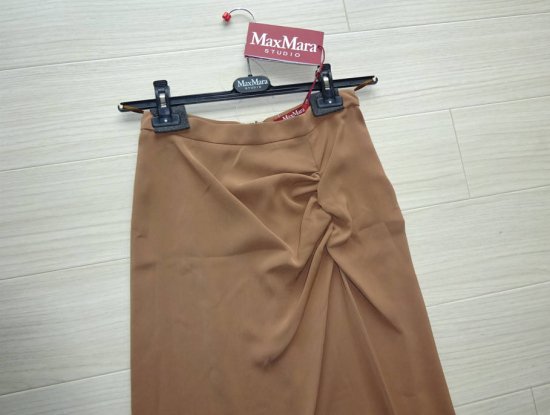 紙タグは付いてありますマックスマーラ ギャザーデザインスカート ブラウン