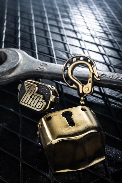 RIDEコラボ 『CVO KEYFOB HOLDER』 BRASS（真鍮製） - 38 Silver