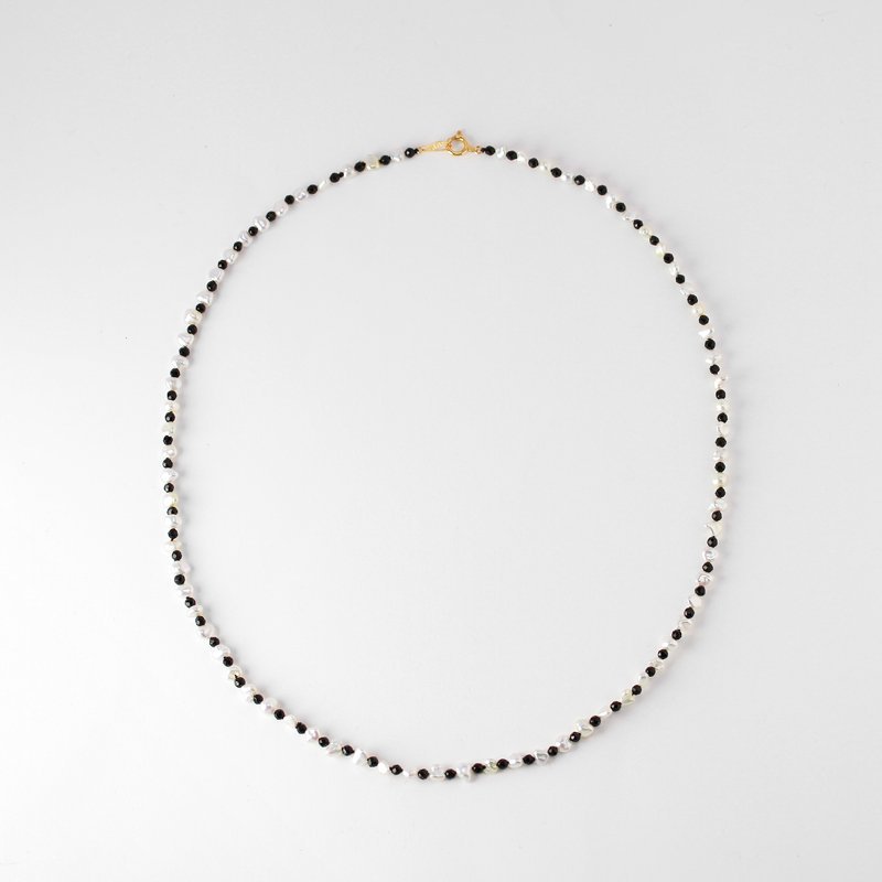 Akoya pearl Onyx Necklace 39cm