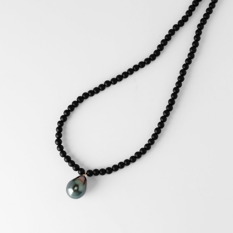 Onyx / Black pearl Necklace