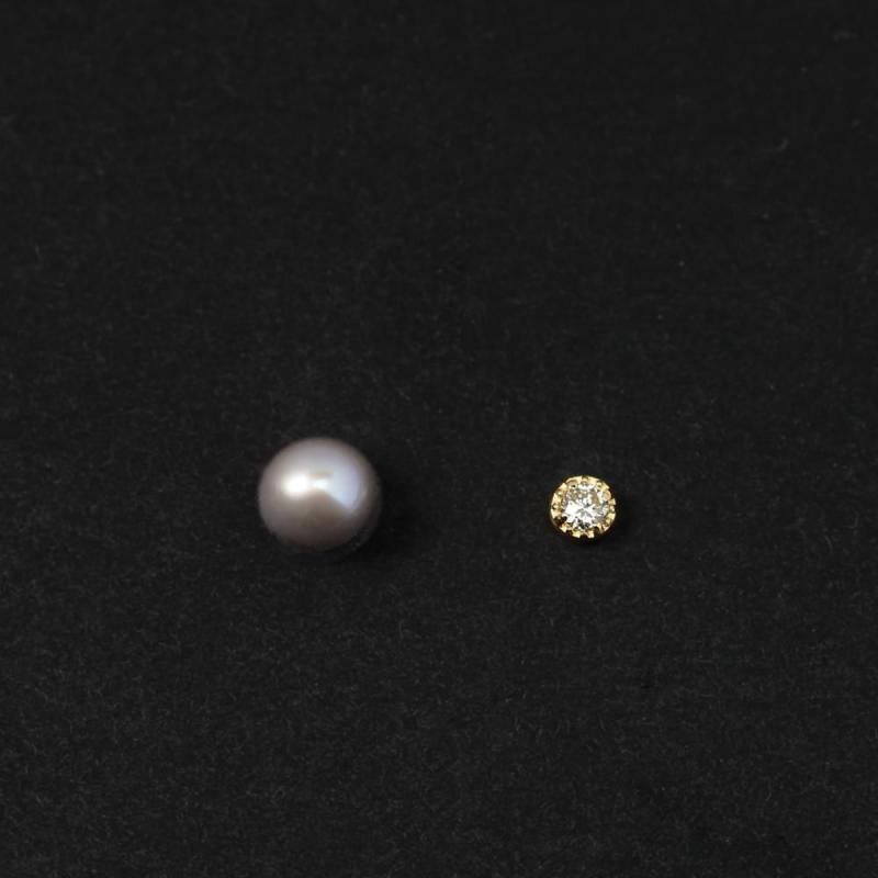 Tiny Pearl and Diamond Pierces K18 Gold