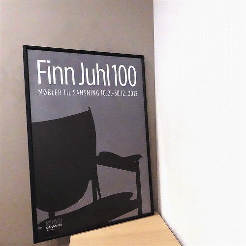 Finn Juhl 100 / DESIGN MUSEUM ポスター＋フレーム - EN HALV