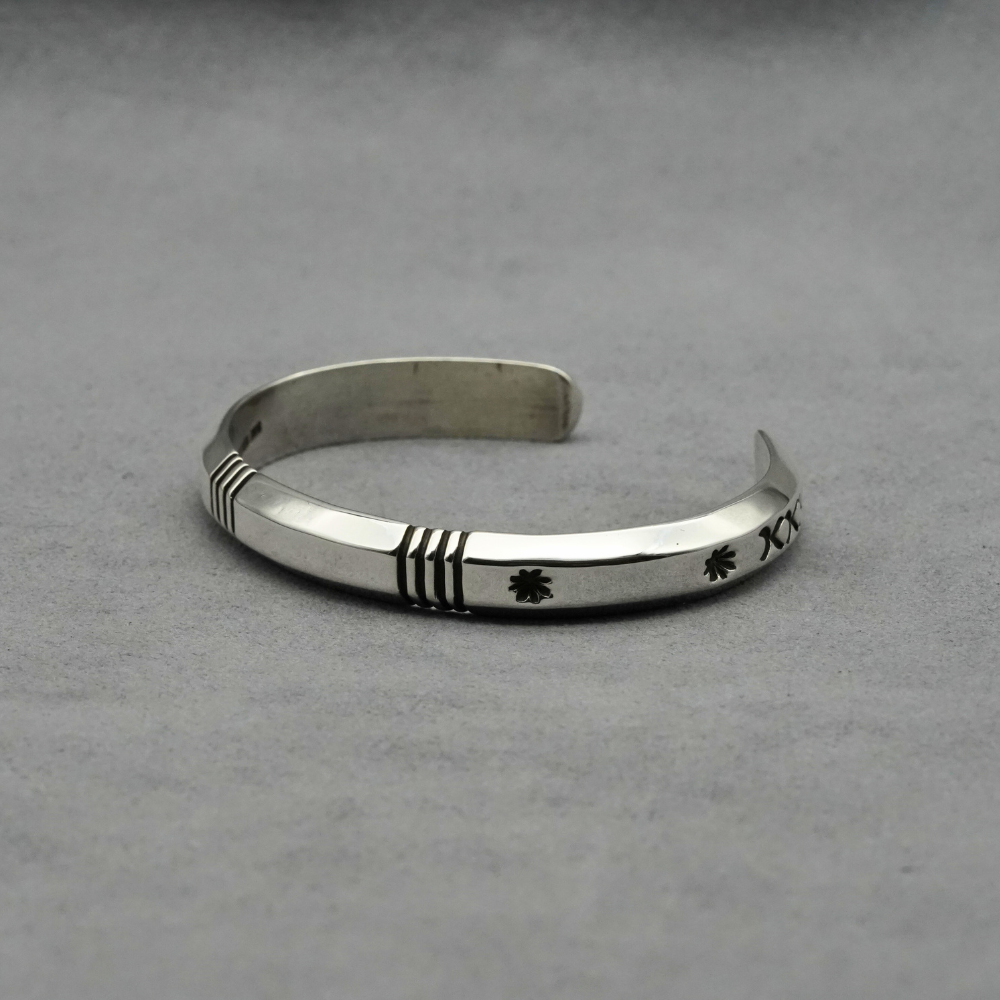 CIPPY CRAZY HORSE|シッピークレイジーホース NARROW LINED BANGLE CIPPY CRAZY HORSE|シッピークレイジーホース NARROW LINED BANGLE