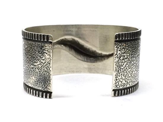 EDISON CUMMINGS エディソン・カミングス EMBOSS BANGLE