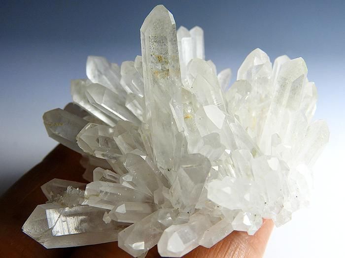 希少！ブルガリア産水晶クラスター ブルガリア産水晶クラスター｜Crysterra