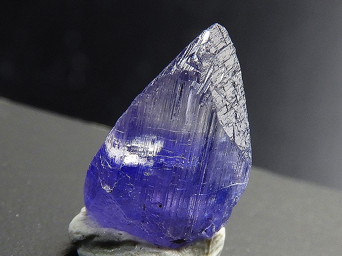 無料サービスの-タンザナイト 原••石 結晶 4.24ct