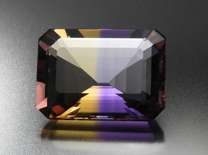 大粒の天然アメトリン9.43ct-