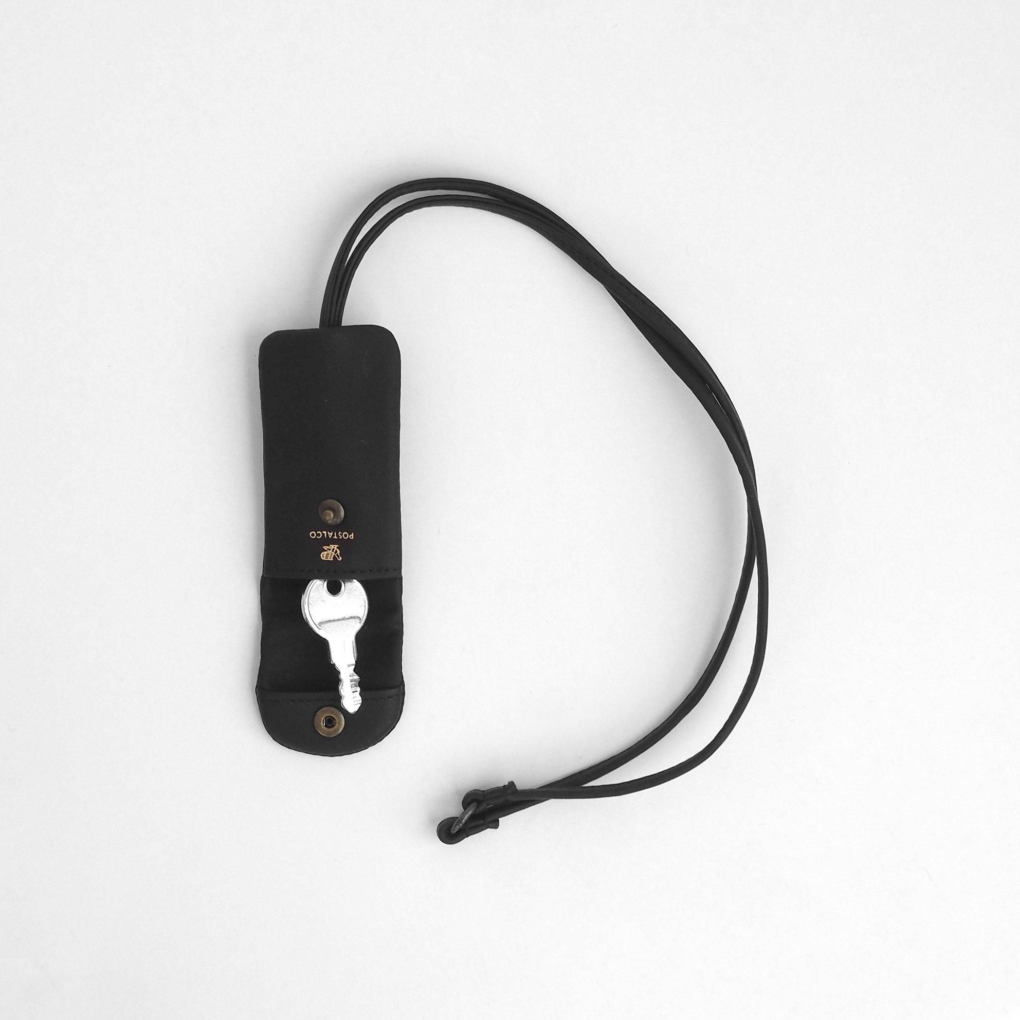 レザー キーケース　POSTALCO これからはじゃら付けするキーホルダーより、《ポスタルコ》の