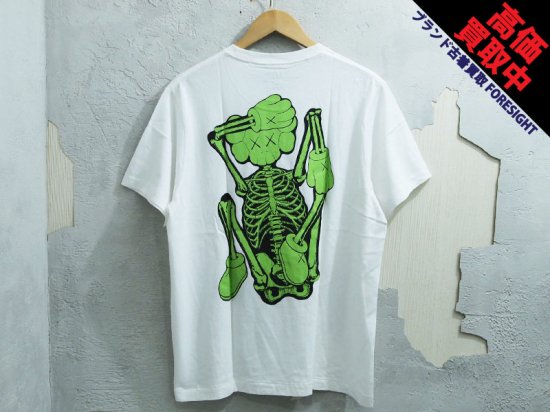 UNIQLO UT×KAWS ロゴ グラフィック SKELETON Tシャツ