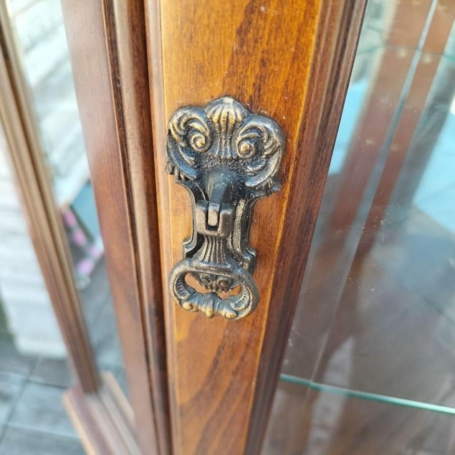 M♦東サセール　カリモク　コロニアル　コーナーキュリオケース カリモク家具 コロニアル コーナーキュリオケース 飾り棚