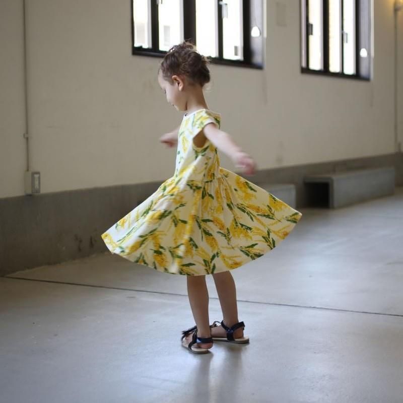 akiki ワンピース　calla dress ミモザイエロー akiki ワンピースcalla dress ミモザイエロー