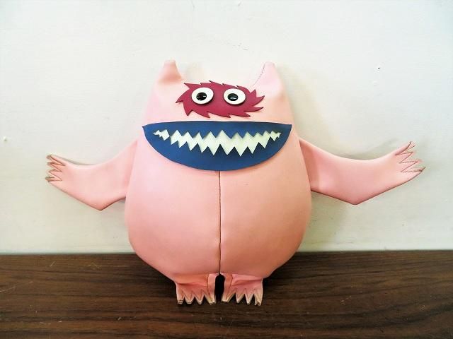 安心の国産製品 専門 ナウガモンスター NAUGAHYDE nauga monster