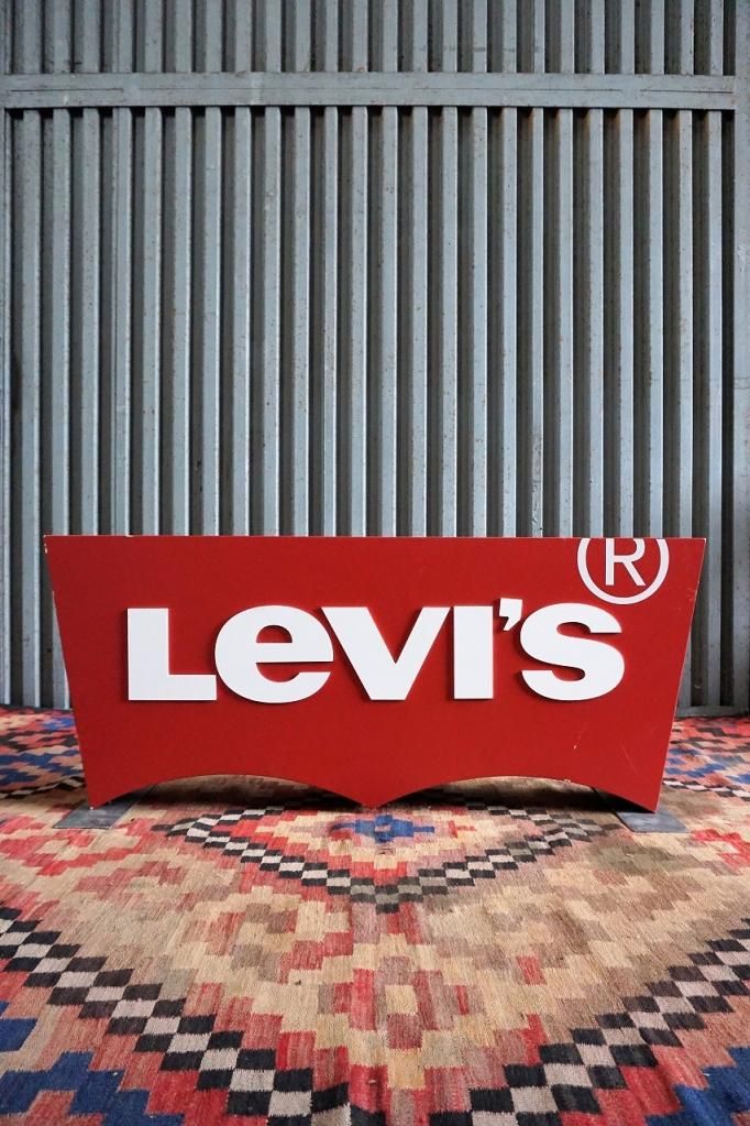 LEVI’S リーバイス サイン　看板 置物 ヴィンテージ レア 什器 Levi's リーバイス 看板 店舗用 リーバイス 中古品 年代物 レア