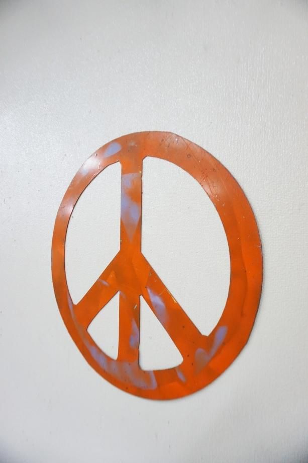 ヴィンテージ Peaceマーク ウォールサイン アンティーク ビンテージのインテリア家具や雑貨 店舗什器の通販ならwant Antique Life Store ヴィンテージ Peaceマーク ウォールサイン アンティーク ビンテージのインテリア家具や雑貨 店舗什器の通販ならwant Antique Life Store