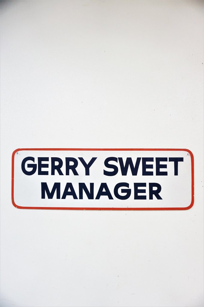 ơ GERRY SWEET MANAGER 