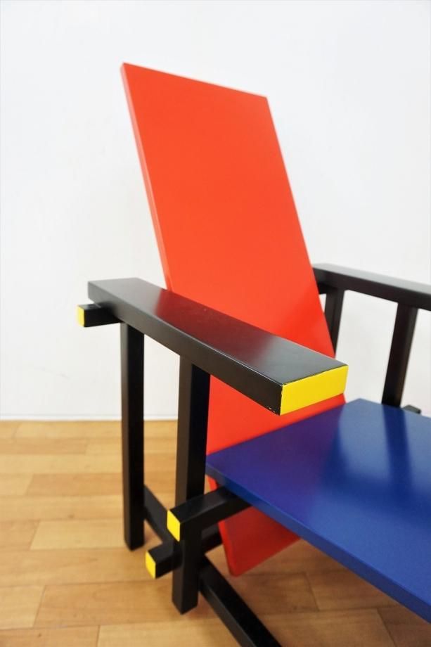 レッドアンドブルーチェア　GERRIT THOMAS RIETVELD Gerrit Rietveld's Red and Blue Chair & What I Learned about