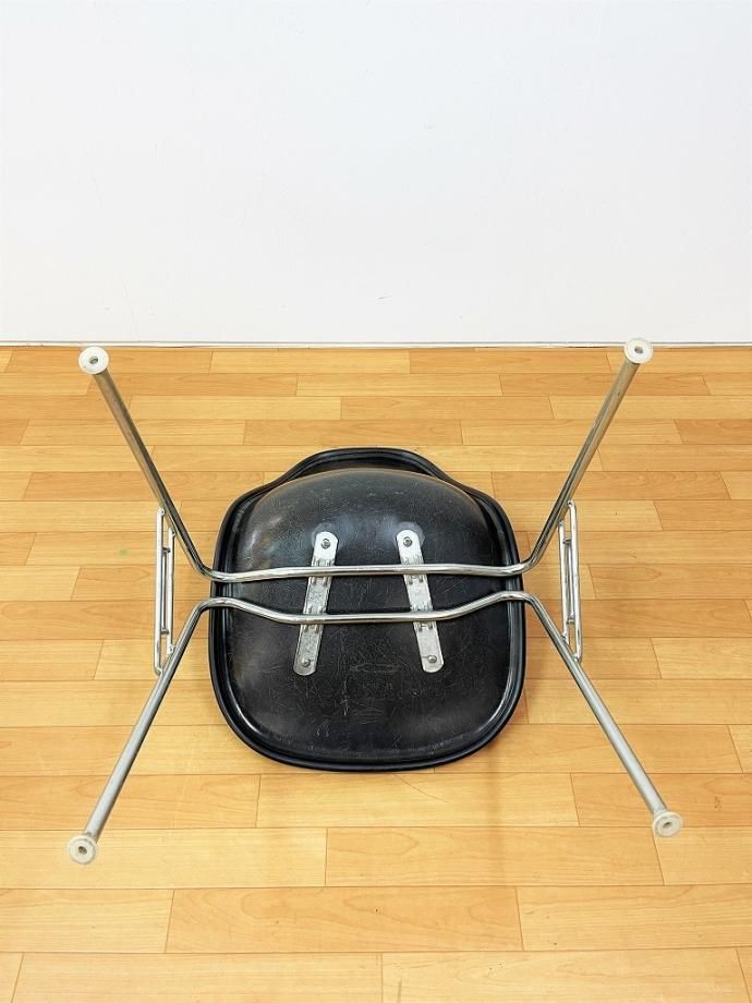 1990's Herman Miller イームズ スタッキングベース サイドシェル