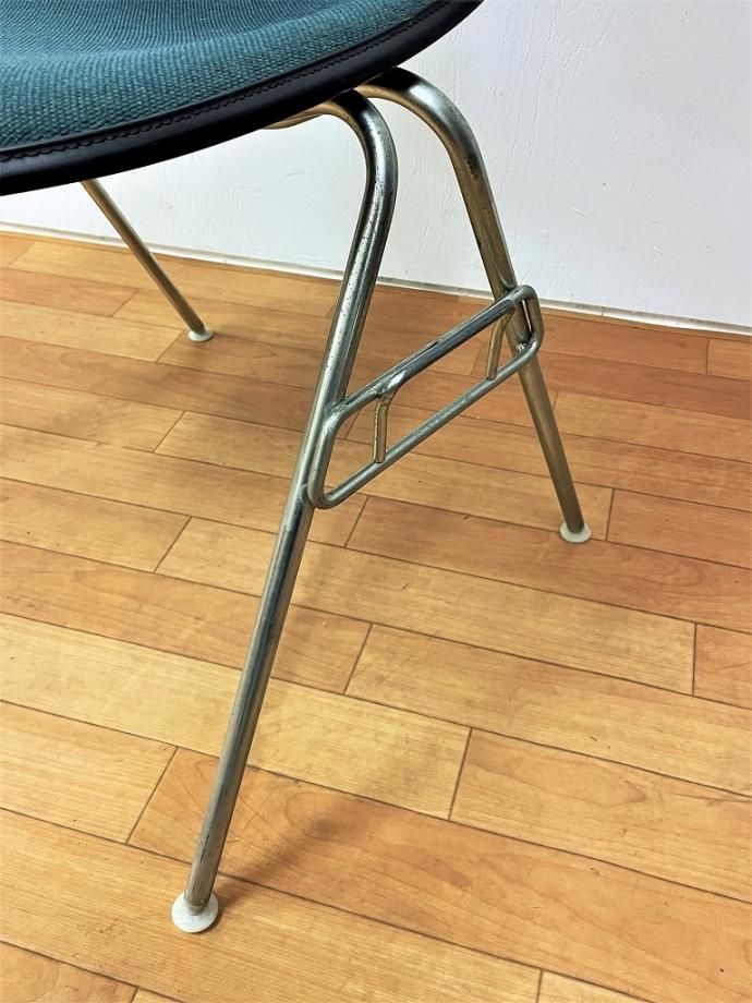 Herman Miller イームズ スタッキングベース サイドシェルチェア