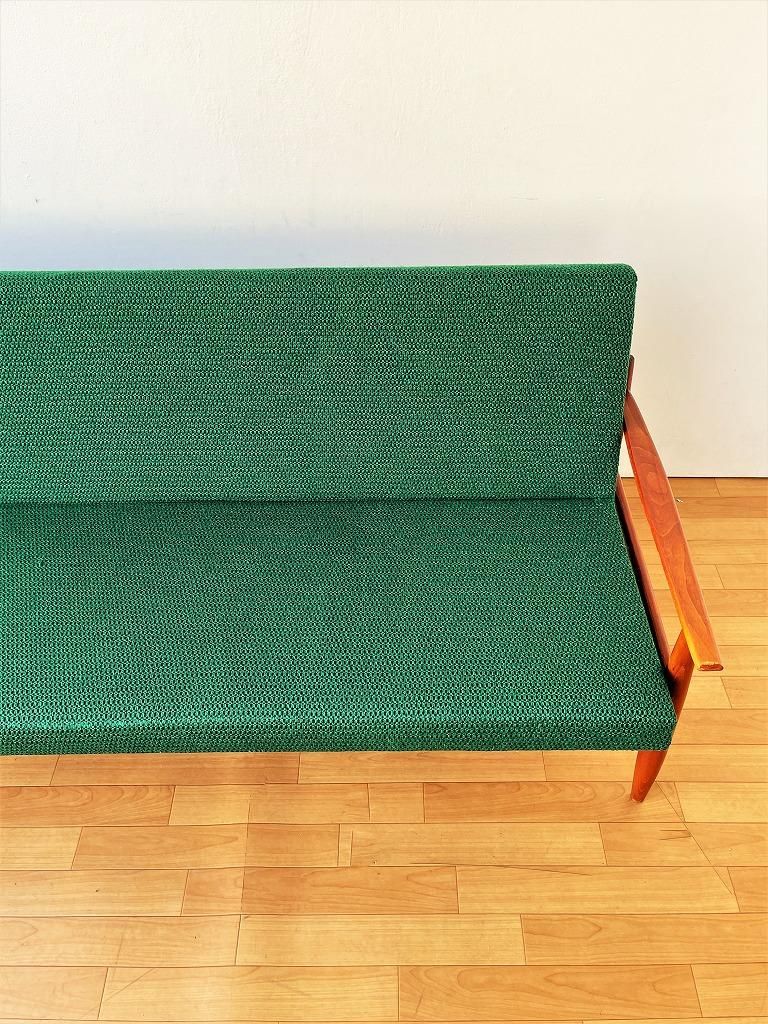 チェコ製　1973年製ビンテージシングルソファ　グリーン 1960's チェコ製 ヴィンテージ ファブリック ソファ/デイベッド