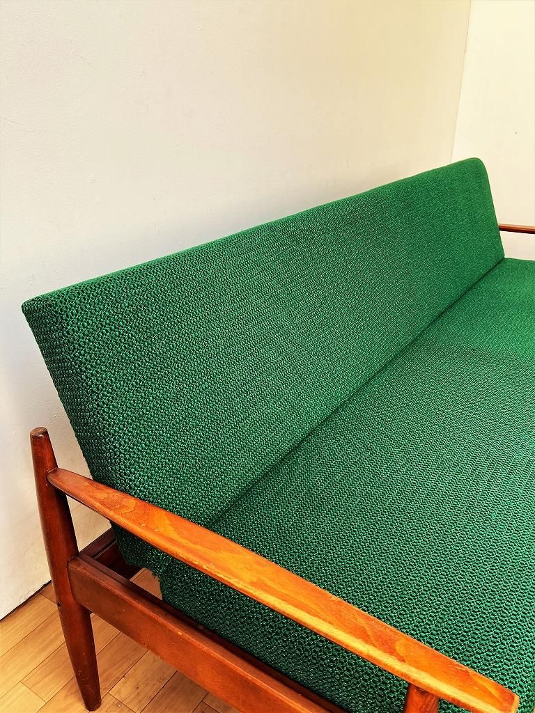 チェコ製1973年製ビンテージシングルソファグリーン