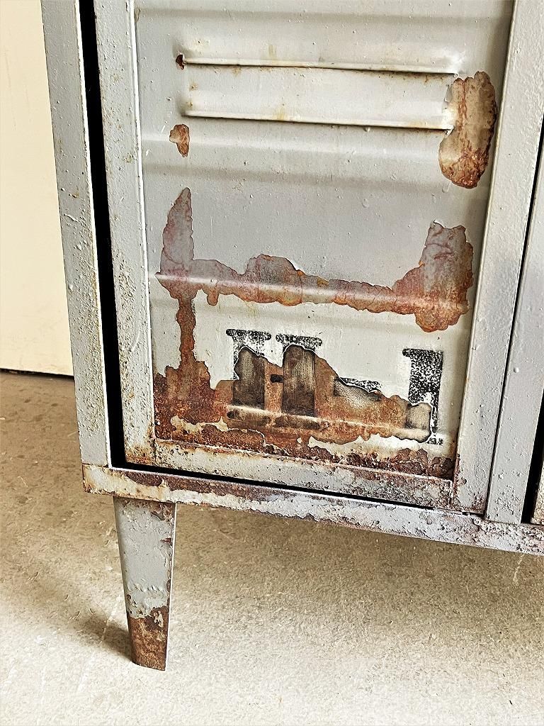 1950-60's ヴィンテージ インダストリアル スチール ロッカー
