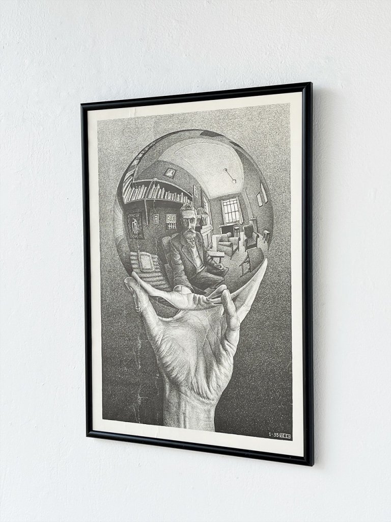 ヴィンテージ M.C. Escher ”Hand with reflecting sphere” 額入りポスター -  アンティーク、ビンテージのインテリア家具や雑貨、店舗什器の通販ならWANT ANTIQUE LIFE STORE