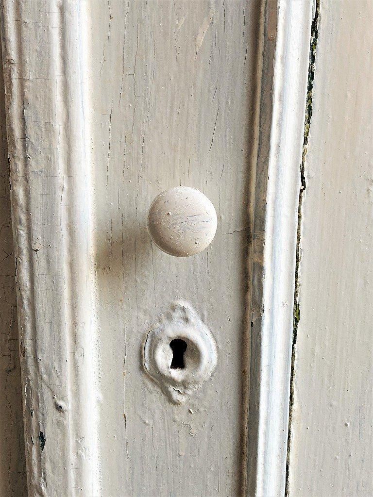 ヴィンテージ シャビー ホワイト ウッド キャビネット