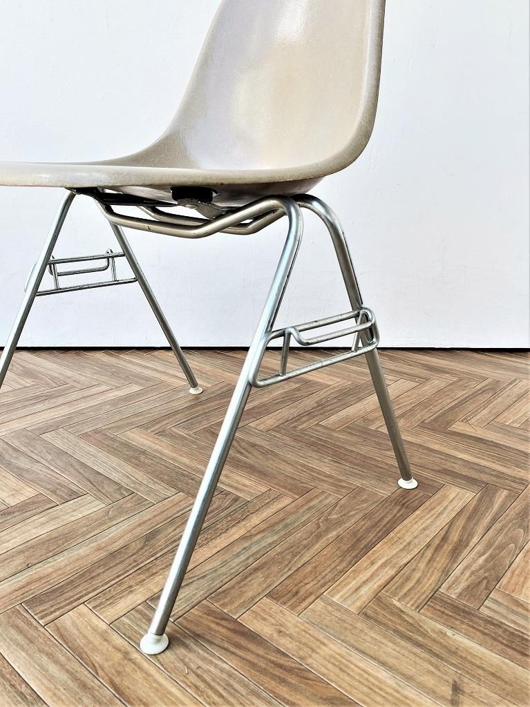 Herman Miller サイドシェルスタッキングチェア テーブル付き ハーマンミラー Herman Miller サイドシェルチェア ホワイト