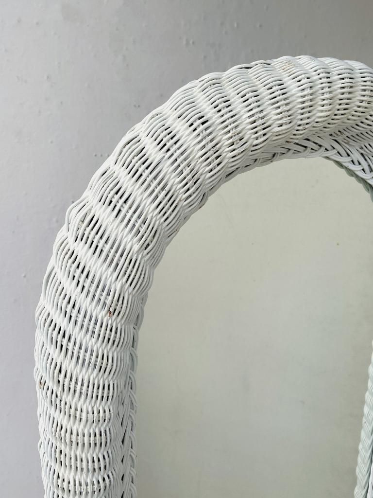 ヴィンテージのラタンスタンドミラー ヴィンテージ ラタン スタンド ミラー ※近畿圏内のみの販売/店舗お