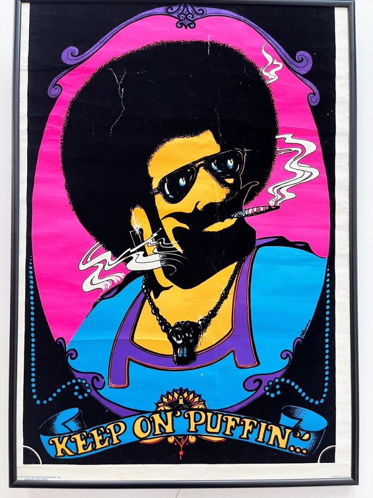 1973's ”Keep On Puffing” 額入りブラックライトポスター