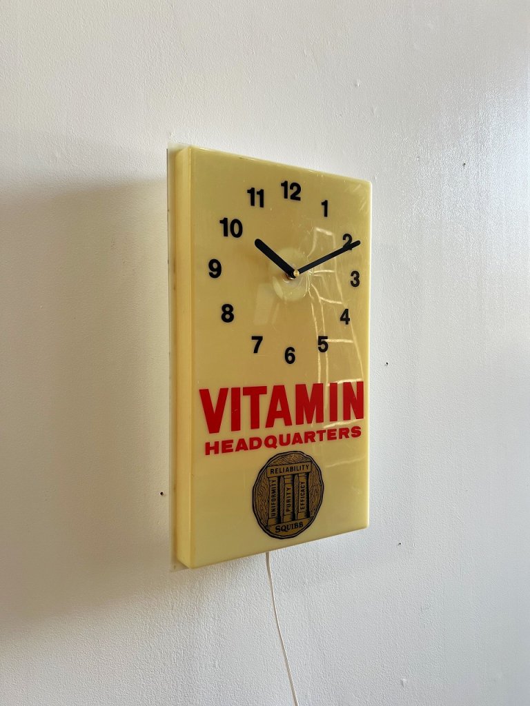 1970-80's ”Vitamin Headquarters ” ヴィンテージ ライト付き