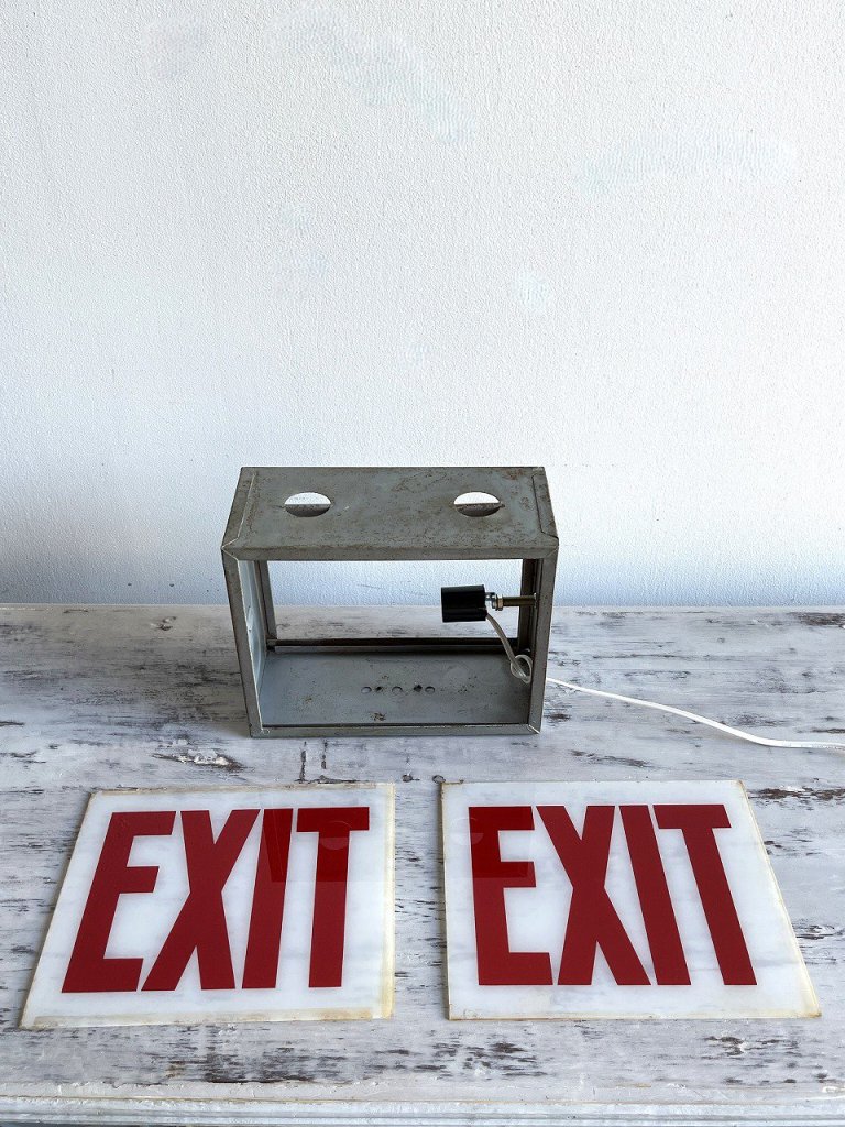 ヴィンテージ EXIT ライトサイン - アンティーク、ビンテージのインテリア家具や雑貨、店舗什器の通販ならWANT ANTIQUE LIFE  STORE