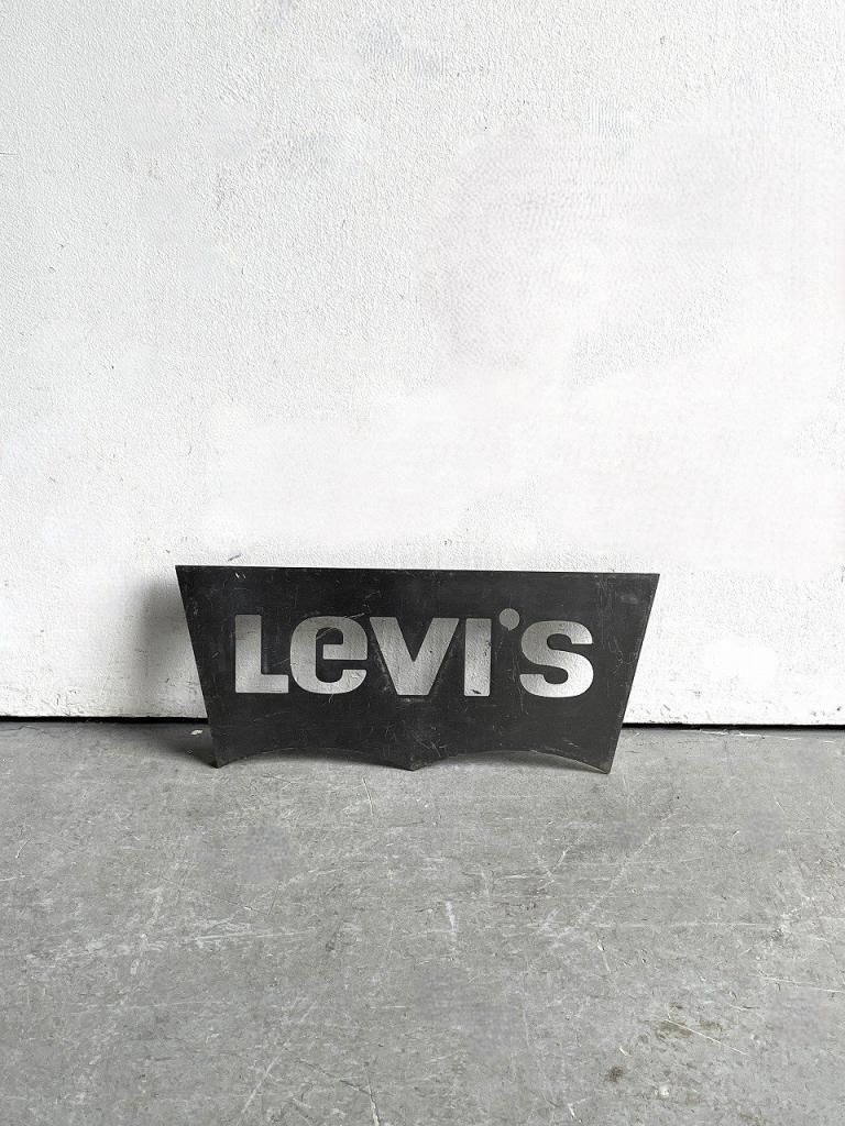 Levi's」リーバイス社のビンテージ希少看板 中古 - 置物、オブジェ Levi's」リーバイス社のビンテージ希少看板 中古 - 置物、オブジェ