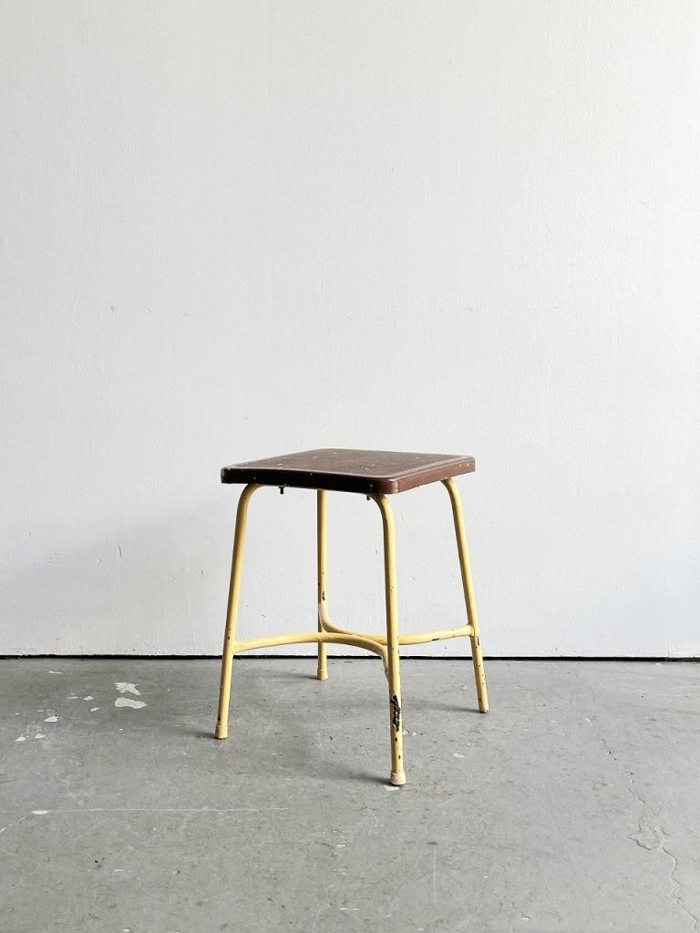 鉄脚 スツール　丸椅子　3本脚　ヴィンテージ　アンティーク アンティーク 古いスツール 3本脚 丸椅子 クロス脚 | antiques