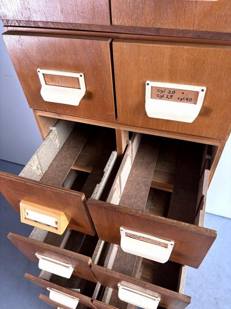 ビンテージ キャビネット 木製 ヴィンテージ木製キャビネット扉付き｜アンバーデザイン