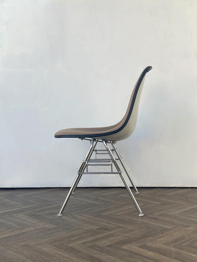 Herman Miller イームズ スタッキングベース サイドシェルチェア
