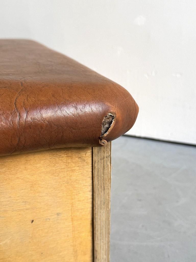 アンティーク　スツール　オットマン Lloyd's Antiques Reproduction Series Q / A Ottoman / ロイズ