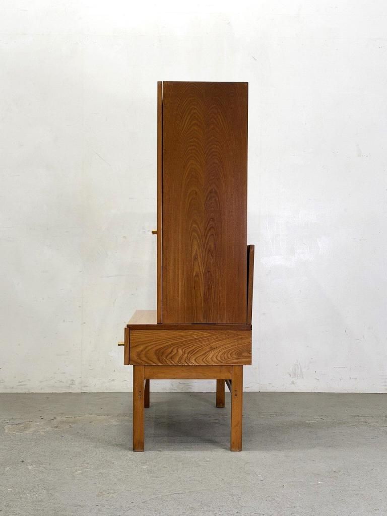 1974's JITONA Soběslav社製 ヴィンテージ ウッド カップボード