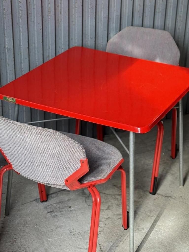 VERTEX社製 ヴィンテージ グラスファイバー ダイニングテーブル