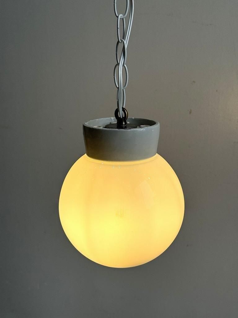 ヴィンテージ ホワイトガラス ペンダントランプ(複数在庫有り