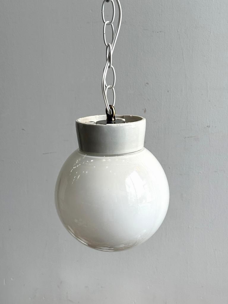 ヴィンテージ ホワイトガラス ペンダントランプ(複数在庫有り