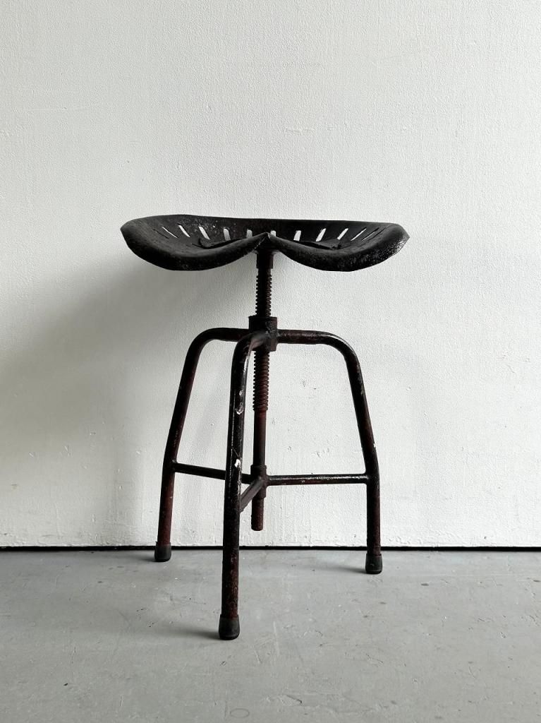 期間限定！【美品】トラクター アイアン スツール　昇降式　ヴィンテージ トラクタースツール - WESTWOOD ANTIQUES